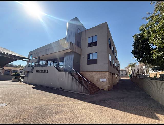 4,810M² OFFICE TO LET IN FERNDALE